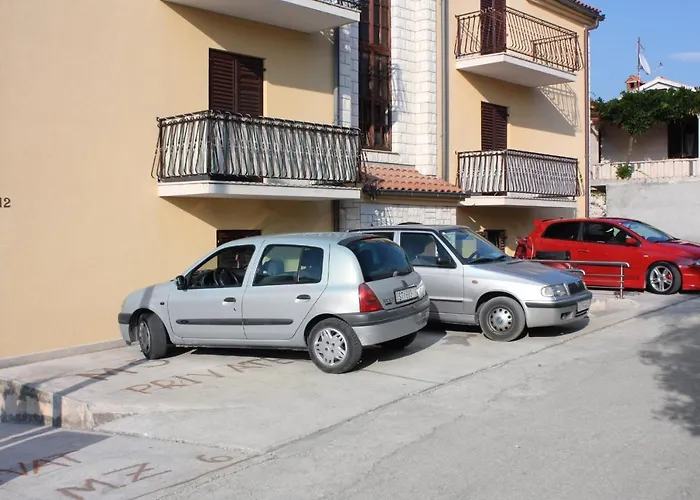 Apartment With Parking Space Supetar, Brac - 5663 *