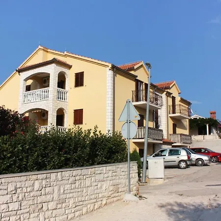 Apartment With Parking Space Supetar, Brac - 5663